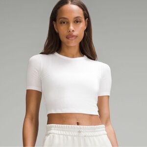 Straight-hem cropped T-shirt + Hotty Hot low-rise lined shorts (2.5”) BUNDLE